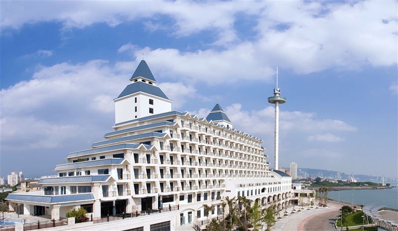 福容淡水漁碼店入住海景豪華客房，稍離市區就能輕鬆享受黃金美人湯。（圖／飯店旅宿業者提供）