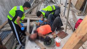 強風,災情,蘭嶼,工地,工人,跌倒,鋼筋,貫穿,意外（圖／翻攝畫面）