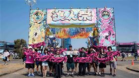 浪人祭主辦人蕭達謙與15位海外專業人士合影。（圖／文策院提供）