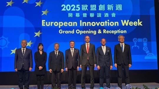 歐盟創新週盛大登場,歐方高層率領企業訪團來台,與台灣共同探討AI、綠能、智慧製造等未來關鍵議題。歐方高度肯定台灣科技實力與民主價值,稱台灣是可信賴的全球夥伴,雙方深化經貿與產業鏈結,合作邁向新里程。(圖/經濟部提供)