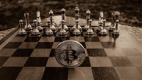 國泰金總經理李長庚首度鬆口，國泰世華銀行正評估發行穩定幣，並強調「流通性」才是關鍵。若各家金融機構僅發行各自無法互通的穩定幣，將淪為數位孤島，難以發揮真正金融效率。他呼籲台灣應打造可互連的穩定幣生態系，才能真正迎接數位金融時代。（示意圖／PIXABAY）