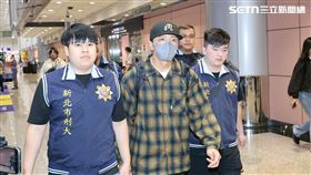 坤達涉閃兵搭機返台（圖／記者鄭孟晃攝影）