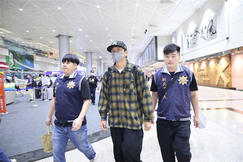 坤達點頭承認假造病歷閃兵。（圖／記者鄭孟晃攝影）