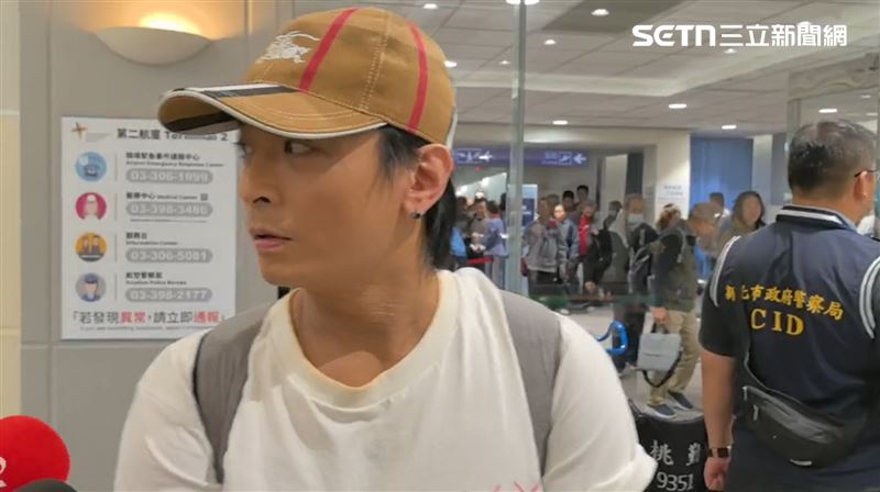 TORO跟著坤達返台陪同面對。（圖／記者鄭孟晃攝影）