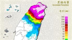 三天累積雨量圖北部呈現「一片紫白」。（圖／取自氣象署）
