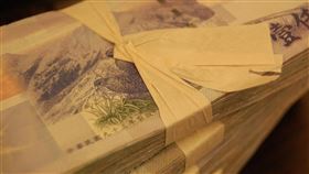 櫃買中心對永彰科技股份有限公司，違反內部控制制度規定，處以新台幣20萬元違約金。（示意圖／PIXABAY）