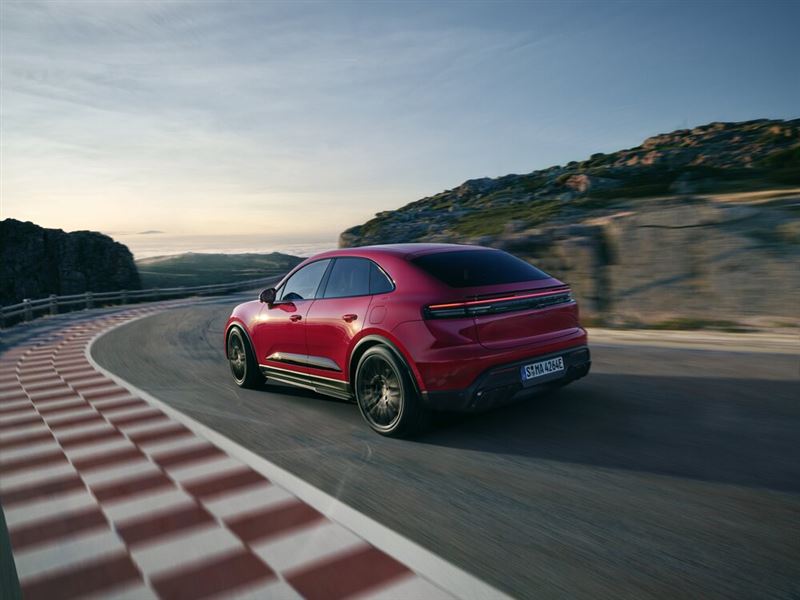 續航力最高達569公里，支援270 kW高速快充。（圖／PORSCHE提供）