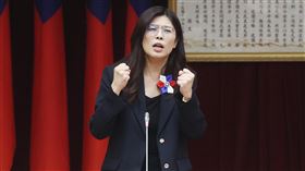 鄭麗文：要讓國民黨成為第一大黨國民黨主席當選人鄭麗文（左）20日中午到立法院拜會國民黨團，強調要讓國民黨成為第一大黨，在立法院要成為過半的黨團；並向大家喊話，一定會跟大家並肩作戰。中央社記者郭日曉攝　114年10月20日