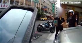 阿嬤吞藥卡住小黃運將急求警　警開道搶命（圖／翻攝畫面）