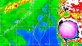 「用事實說颱風」說，97W對流爆發中，不排除增強為熱帶性低氣壓。（圖／翻攝自用事實說颱風）