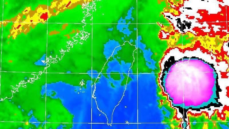 在台灣家門口生成 專家:97W對流爆發中
