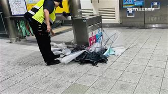 北捷垃圾桶塞滿破傘　文大現雨傘亂葬崗