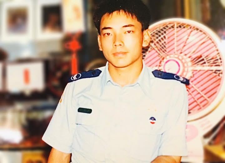 詹惟中曬出42年前當兵的照片，網友看了直呼「好帥氣」。（圖／翻攝自詹惟中臉書）