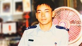 詹惟中曬出42年前當兵的照片，網友看了直呼「好帥氣」。（圖／翻攝自詹惟中臉書）