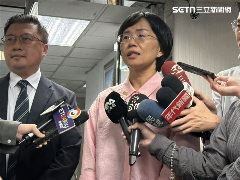 民進黨立委蘇巧慧赴中央黨部遞交參選意願表（圖／記者劉秀敏攝影）