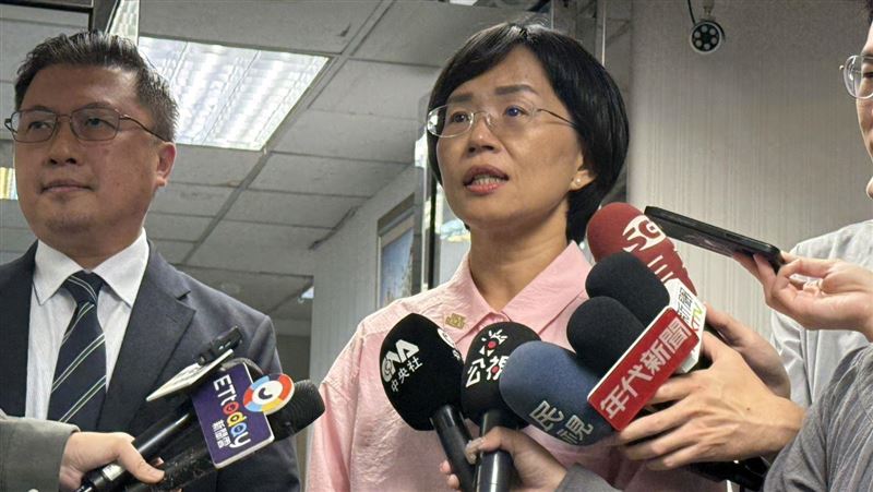 民進黨立委蘇巧慧赴中央黨部遞交參選意願表(圖/記者劉秀敏攝影)
