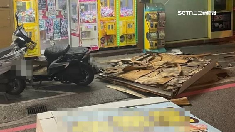 澎湖11級陣風！娃娃機店招牌飛落險砸路人