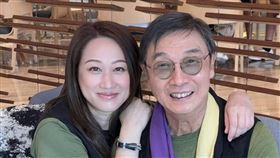 劉松仁76歲近照曝光，左為港星夏竹欣。（圖／翻攝自IG）