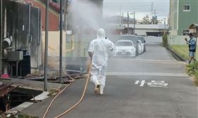  台中梧棲，爆非洲豬瘟，養豬場封鎖，曾兩度因排廢水超標，遭罰款，消毒清潔(圖／翻攝畫面)