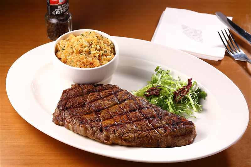 Texas Roadhouse德州鮮切牛排歡慶11週年，首次推出10oz.肋眼牛排999元開吃。(圖／開展餐飲集團提供）