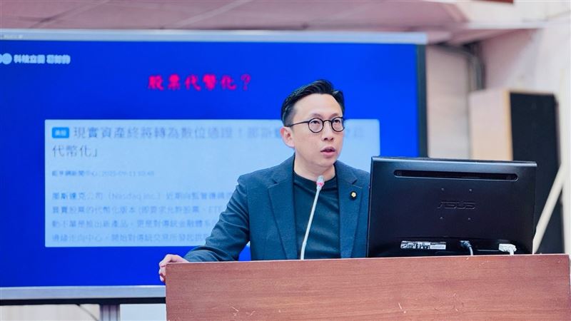 藍委葛如鈞發文稱「躲在角落裡的詐騙蟑螂不抓，各種弊案棄保潛逃的不抓，抓跑不掉的社會名人、文化人，重創名節還能給社會帶來警示意味」。（圖／翻攝自葛如鈞臉書）