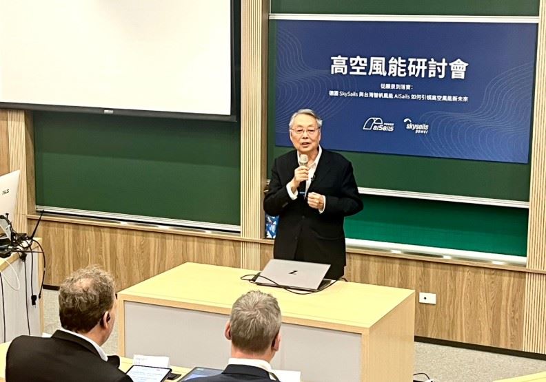 攜手緯創成立智帆風能的宏碁創辦人施振榮強調，台灣應該從能源輸入國，轉型成能源技術輸出國，把能源與算力打包外銷。（圖／遠見雜誌提供）