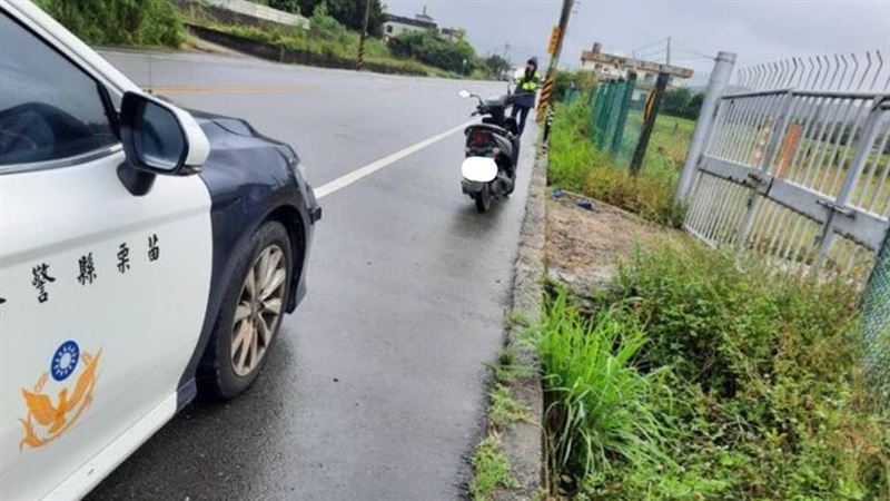 李男被發現倒臥路旁，緊急送醫宣告不治。（圖／翻攝畫面）
