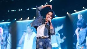 坤達涉閃兵。（圖／翻攝自坤達IG）