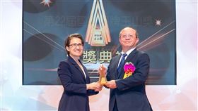 第一金融集團勇奪15座國家品牌玉山獎，「iLEO數位銀行」摘下全國首獎最高殊榮。（圖／業者提供）
