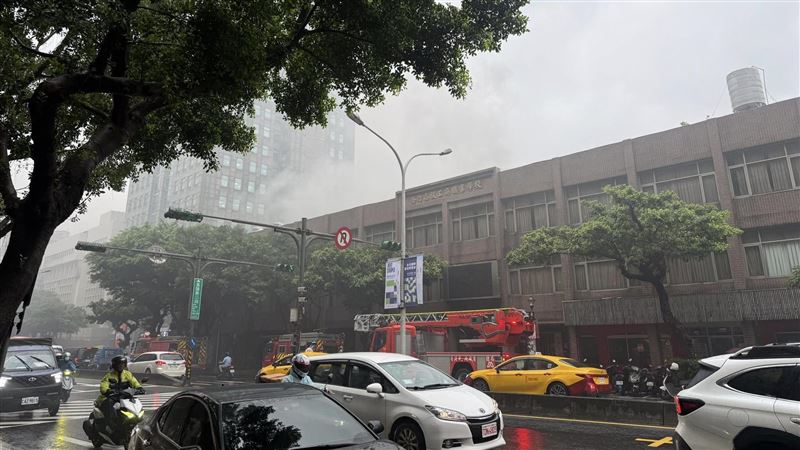 台北市通化街、喬治商職舊校區發生火警。（圖／信義區三兩事）