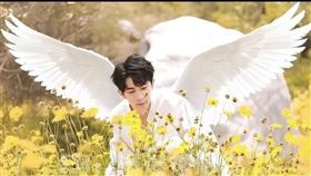 于朦朧墜樓案持續延燒，不僅牽扯娛樂圈的黑幕，讓眾多明星的安全與私生活再度被放大檢視。（圖／翻攝自于朦朧微博）