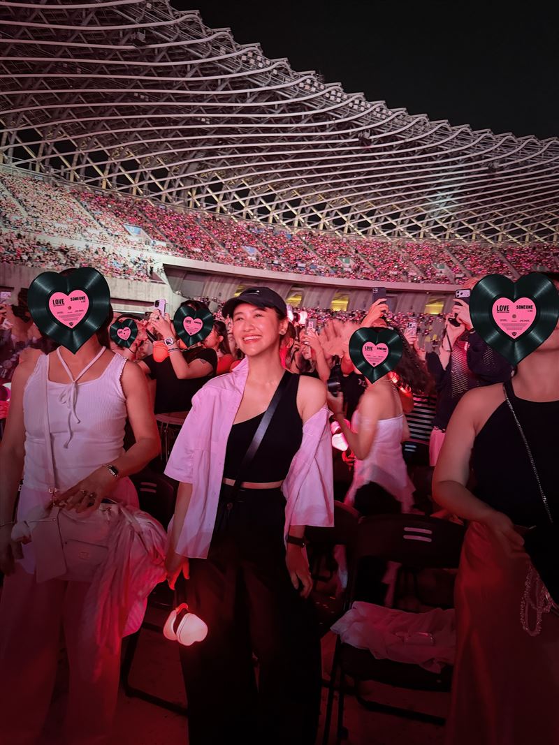 Sandy發文曬出看BLACKPINK演唱會的照片。（圖／翻攝自IG @sandywis）