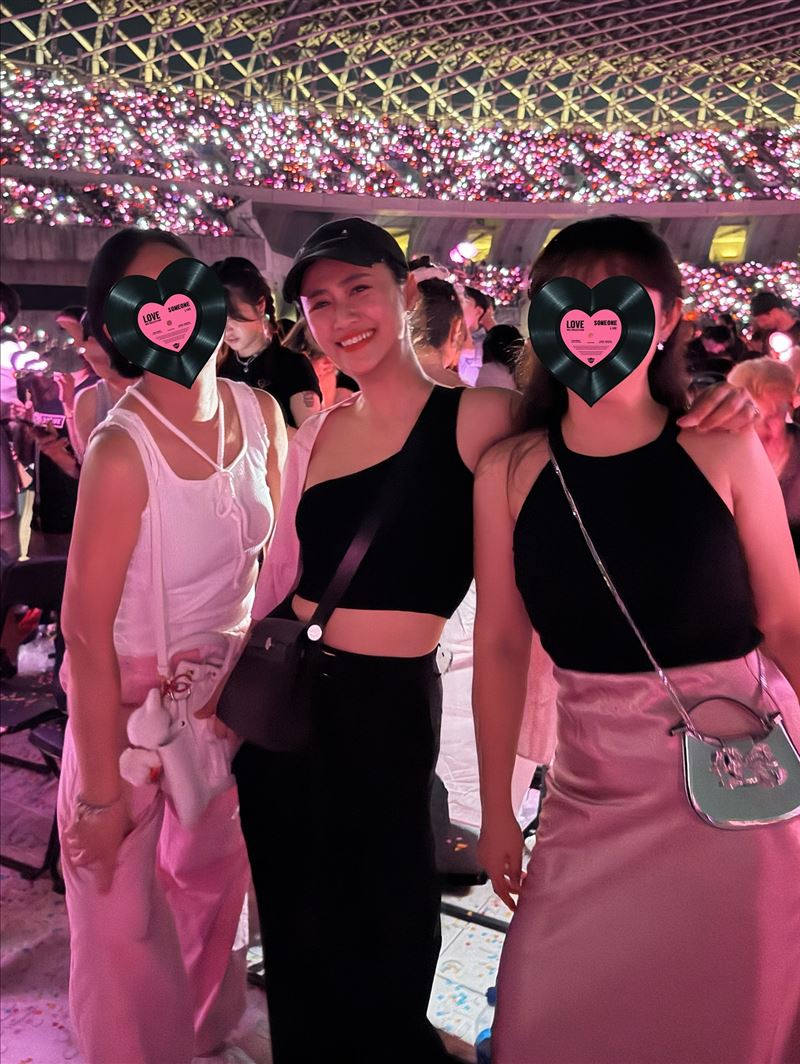 Sandy曬出超辣「BLACKPINK」穿搭。（圖／翻攝自IG @sandywis）
