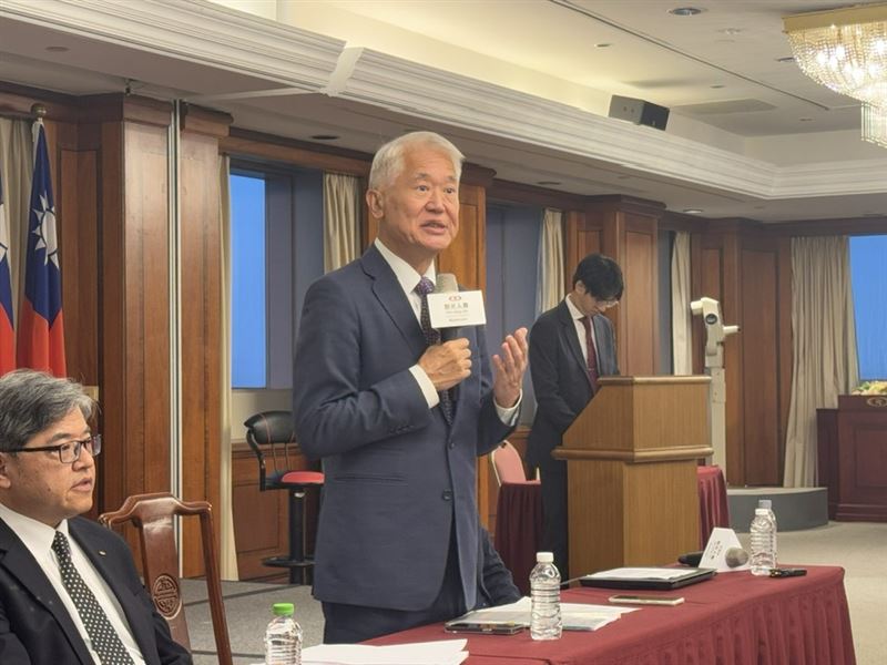 新光人壽董事長魏寶生22日召開記者會,宣布顧全大局、與北市府合意解約,為輝達台灣總部進駐北士科鋪路。但至今輝達、北士科、新壽三方仍未公布正式結果。黃仁勳更是在美國華府受訪時直言:「不知道輝達台灣總部卡(關)在哪裡?」(圖/記者師瑞德攝影)