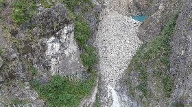 立霧溪上游燕子口堰塞湖天然壩體