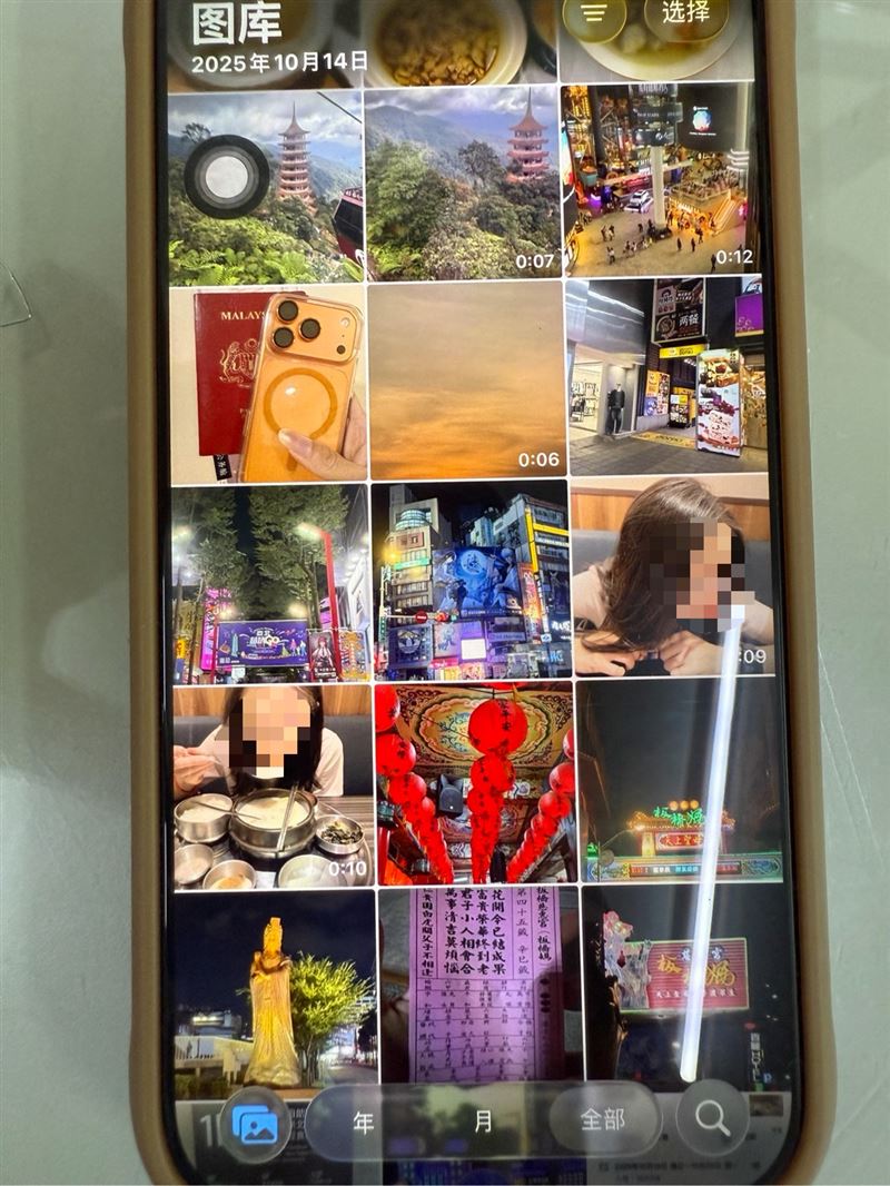 旅遊網紅的手機是蘋果最新型號，照片中有大量國內外旅遊的照片，經濟能力不差。(圖／翻攝畫面)