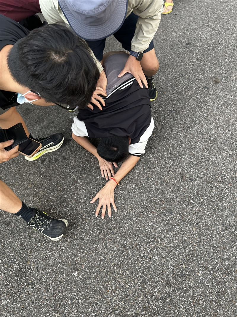 馬來西亞旅遊網紅擁有1萬多名粉絲追蹤，為了償還賭債竟淪落當車手。(圖／翻攝畫面)