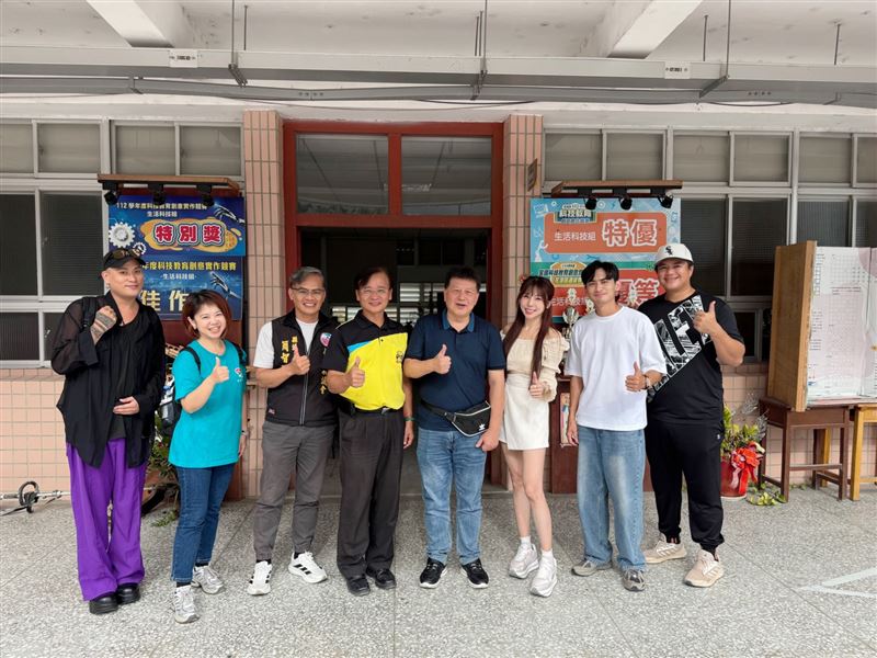 浪凡慈善基金會前進花蓮，慰問剛歷經災情的棒球隊師生。（圖／浪凡慈善基金會提供）