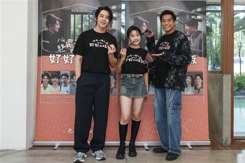 （左起）胡宇威、李玲葦、初孟軒暢聊演出期間的難忘點滴。（圖／公視+提供）