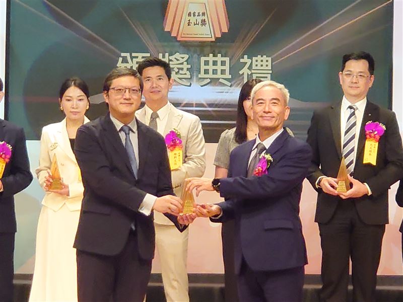 悠遊卡公司獲《第22屆國家品牌玉山獎》「最佳產品獎」及「最佳產品類全國首獎」雙獎。（圖／品牌業者提供）