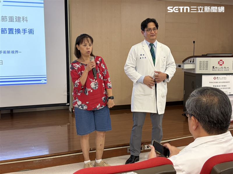 63歲盧女士（左）多年前摔傷跌倒後無法正常生活，在醫師建議下進行手術，不僅傷口變小且恢復快速，術後隔天已經可以下床。（圖／記者簡浩正攝影）