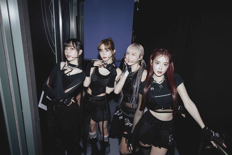 「LUVSSI」左起宋宋、Yuri、Rina、菲菲。(圖/隻魚娛樂提供)