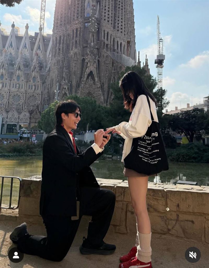 YTR飽妮點頭嫁男友。（圖／翻攝自飽妮IG）