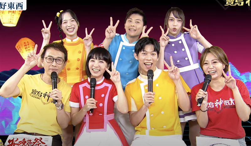 主播們採訪YOYO家族，開心分享桃園護國宮溫馨的故事。（圖／翻攝自寶島神很大直播畫面截圖）