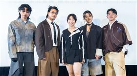 《釧兒》女主角張芳瑜(中)跟美秀集團合作完變成粉絲。（圖／大慕可可／躍演劇團提供）