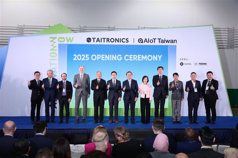 AIoT全球市場8年內產值將翻4倍、突破1500億美元，成為台灣科技產業下一波關鍵成長動能。外貿協會積極部署全球63處據點，結合展會平台與國際新創資源，協助台商搶攻AI、邊緣運算、智慧醫療等應用場域，加速打入全球供應鏈。（圖／外貿協會提供）