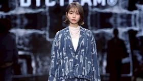 河北彩伽首度走秀登上台北時裝周。（圖／翻攝自IG @dycteam）