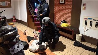 新莊男頸部中彈亡！法院裁定2嫌羈押禁見
