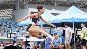 代表台東縣出戰全運會的羅佩琳在400跨欄破紀錄奪金。（圖／查爾斯運動行銷提供） 