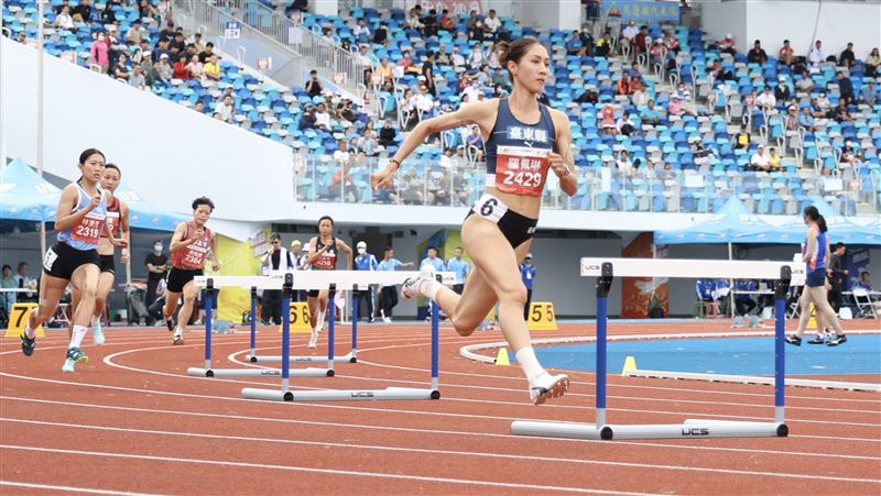 羅佩琳在400跨欄破紀錄奪金。（圖／查爾斯運動行銷提供）